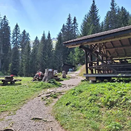 Cosy, Ski-in & Out, Parking, Vue, Central, Wifi Apartman