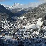 Cosy, Ski-in & Out, Parking, Vue, Central, Wifi *