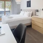 Cosy, Ski-in & Out, Parking, Vue, Central, Wifi *